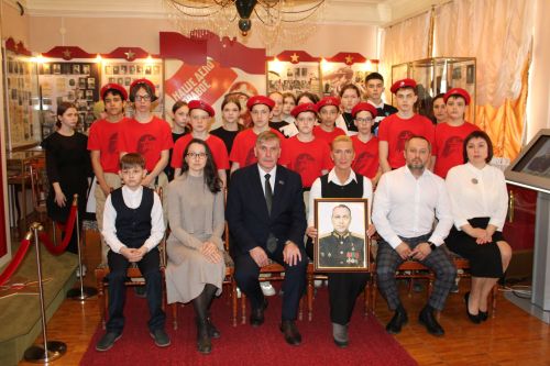 Россия Герое Сергей Чебневның туганы шәхси әйберләрен Зәй музеена тапшырды