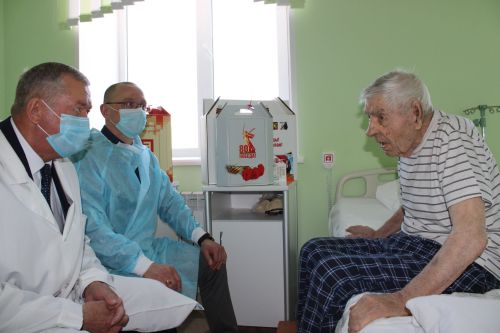 В Заинске поздравили ветерана Великой Отечественной войны с Днём Победы