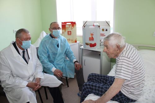 В Заинске поздравили ветерана Великой Отечественной войны с Днём Победы