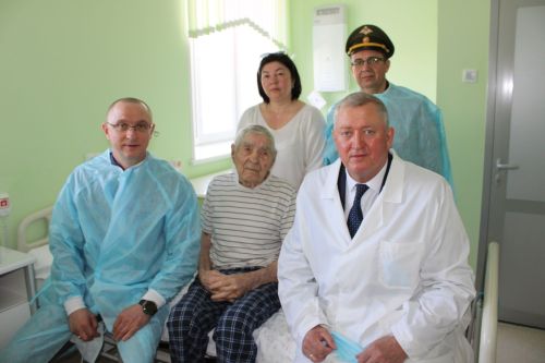 В Заинске поздравили ветерана Великой Отечественной войны с Днём Победы