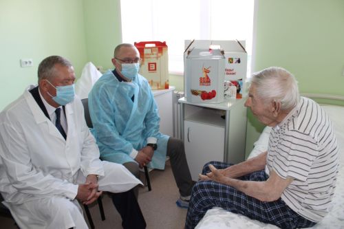 В Заинске поздравили ветерана Великой Отечественной войны с Днём Победы