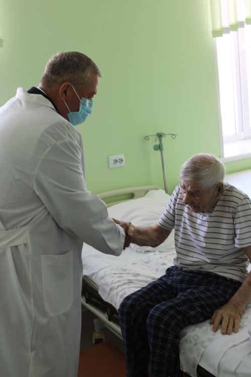 В Заинске поздравили ветерана Великой Отечественной войны с Днём Победы