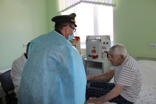 В Заинске поздравили ветерана Великой Отечественной войны с Днём Победы