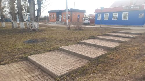 «Весенний десант»: жители Заинского микрорайона дружно вышли на субботник