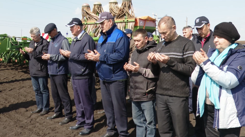 В Заинске посевные работы начались с молитвы