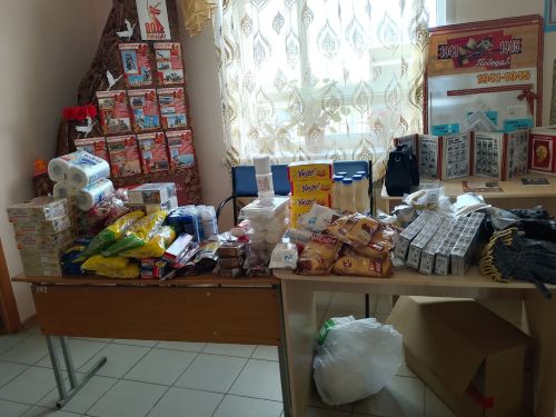 Иске Тәкмәк халкы хәрбиләргә гуманитар ярдәм җыйды