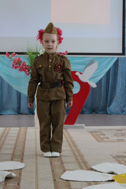 В Заинске на конкурсе чтецов «Звонкое эхо Победы» дошколята рассказали стихи о войне