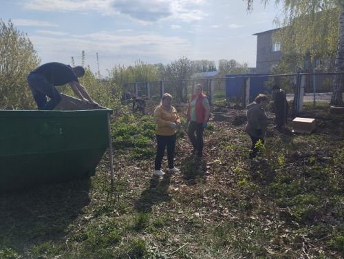 Активные жители Заинска убрали мусор с заброшенных участков