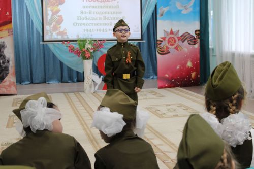 В Заинске на конкурсе чтецов «Звонкое эхо Победы» дошколята рассказали стихи о войне
