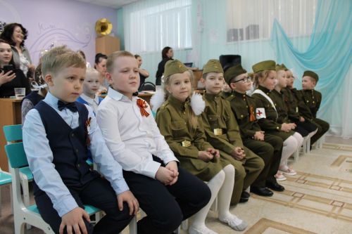 В Заинске на конкурсе чтецов «Звонкое эхо Победы» дошколята рассказали стихи о войне