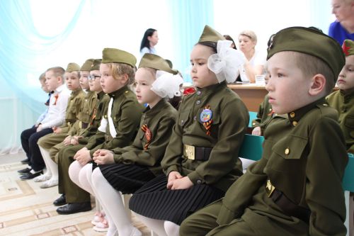 В Заинске на конкурсе чтецов «Звонкое эхо Победы» дошколята рассказали стихи о войне