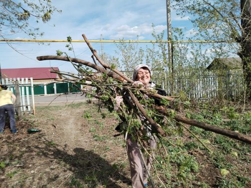 Активные жители Заинска убрали мусор с заброшенных участков