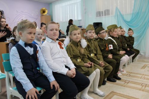 В Заинске на конкурсе чтецов «Звонкое эхо Победы» дошколята рассказали стихи о войне