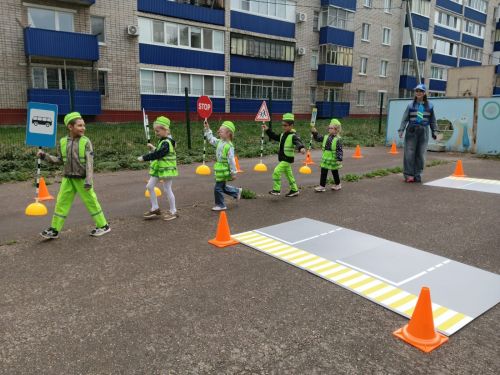 В заинском детском саду прошло познавательное мероприятие по ПДД