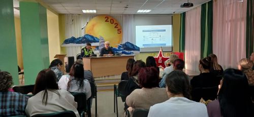 Сотрудники Госавтоинспекции и ГБУ БДД проводят профилактическую работу с учащимися