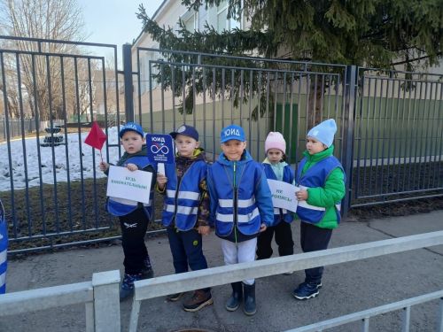«Ребенок – главный пассажир»: Малыши напомнили водителям о безопасности