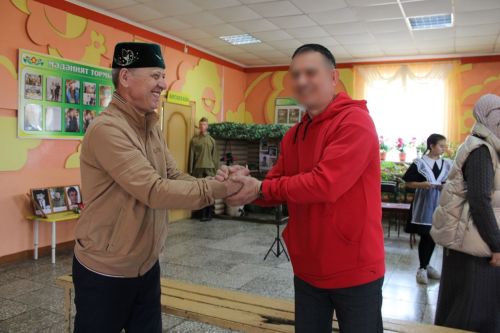 Имәнленең батыр йөрәкле егетләре авылдашлары белән очрашты