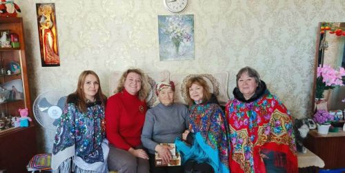 Мирный мәдәният хезмәткәрләре бистәдә яшәүчеләрне Бөек Җиңүнең юбилее белән котлыйлар