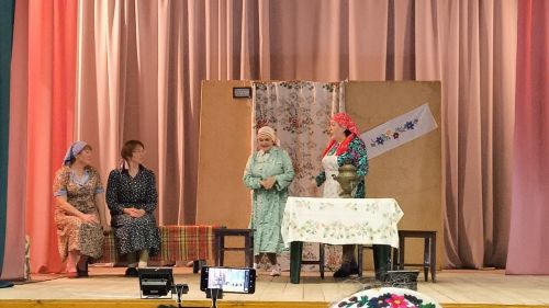 Бигешлеләр Сәет Шәкүровның «Тол хатыннар, тол кызлар» спектаклен тәкъдим итте