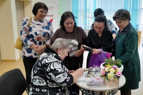 Заинцы встретились с автором песен, писательницей Разиной Саетгараевой.