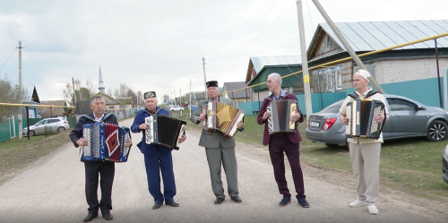 По улицам Шикмамаево прошлись гармонисты