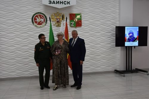 Зәйдә махсус операциядә һәлак булганнарның гаиләләренә Батырлык орденнары тапшырылды
