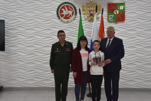 Зәйдә махсус операциядә һәлак булганнарның гаиләләренә Батырлык орденнары тапшырылды