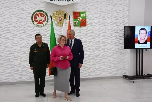 Зәйдә махсус операциядә һәлак булганнарның гаиләләренә Батырлык орденнары тапшырылды