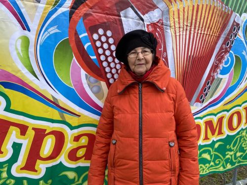 Гармун моңнары тынмасын дип яшиләр