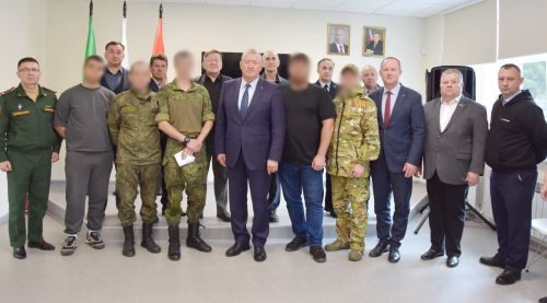 Зәй районы башлыгы ялга кайткан хәрбиләр белән очрашты