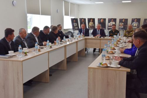 Зәй районы башлыгы ялга кайткан хәрбиләр белән очрашты