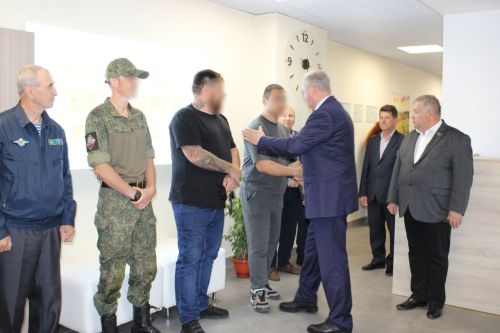 Зәй районы башлыгы ялга кайткан хәрбиләр белән очрашты