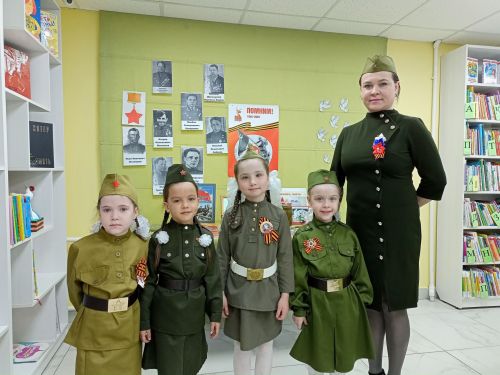 Библиотека объединяет поколения: юбилей Победы отмечен уникальной акцией “Свои герои”