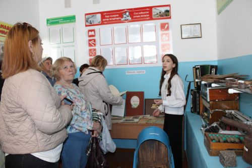 Выпускники и педагоги поделились воспоминаниями о Нижнебишевской школе