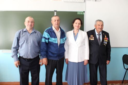 Выпускники и педагоги поделились воспоминаниями о Нижнебишевской школе