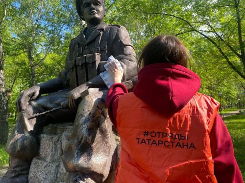 Заинская молодежь помогла по хозяйству родным участников специальной военной операции