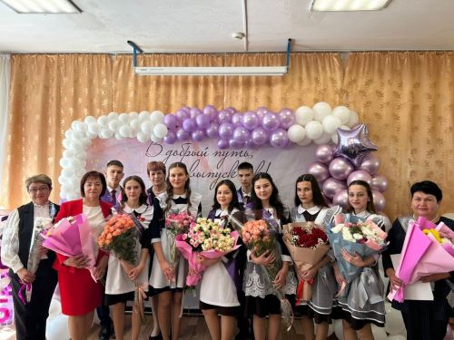 Кадер  мәктәбе өч укучысына, канат куеп, олы тормыш юлына озатты