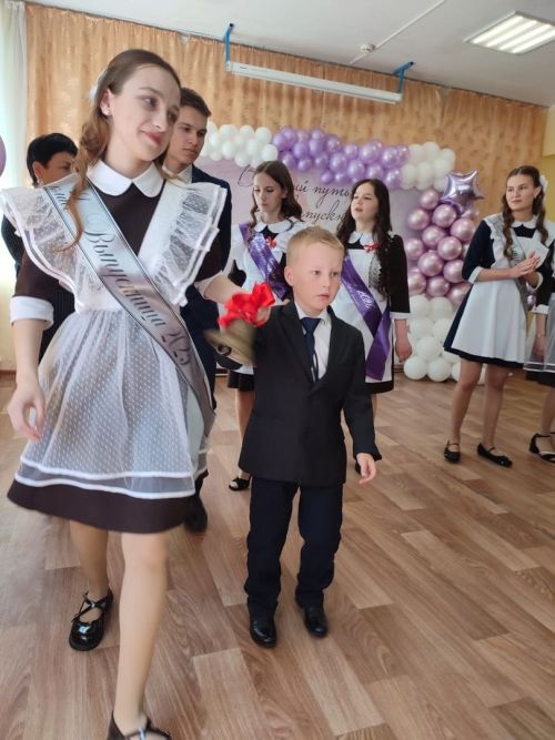 Кадер  мәктәбе өч укучысына, канат куеп, олы тормыш юлына озатты