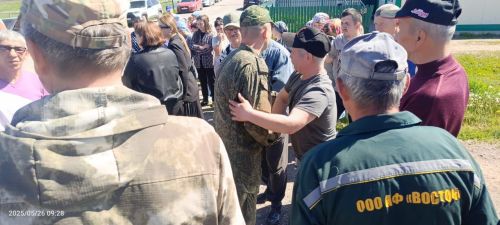 Сарсазбагражлылар җыелышып ялга кайткан хәрбине озатты