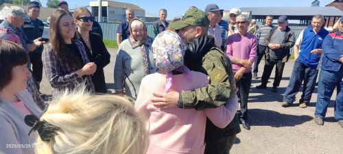 Сарсазбагражлылар җыелышып ялга кайткан хәрбине озатты