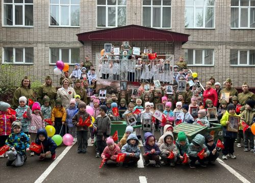 «Лесная сказка» помнит и гордится: в детском саду прошел парад в честь 80-летия Победы