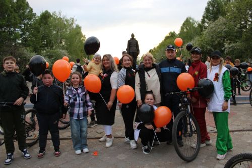 Около 200 заинцев проехали по улицам города на велосипедах в честь 80-летия Победы