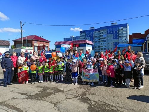«Дороги Победы»: Заинские дошкольники провели акцию по безопасности дорожного движения