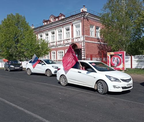 В Заинске состоялся автопробег Победы