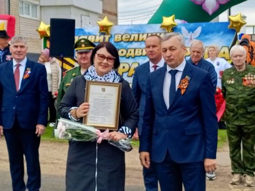 На митинге в честь юбилейного Дня Победы в Старом Заинске спел хор из 80 человек