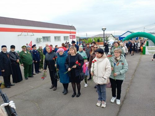 На митинге в честь юбилейного Дня Победы в Старом Заинске спел хор из 80 человек
