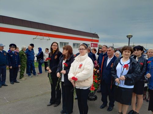 На митинге в честь юбилейного Дня Победы в Старом Заинске спел хор из 80 человек