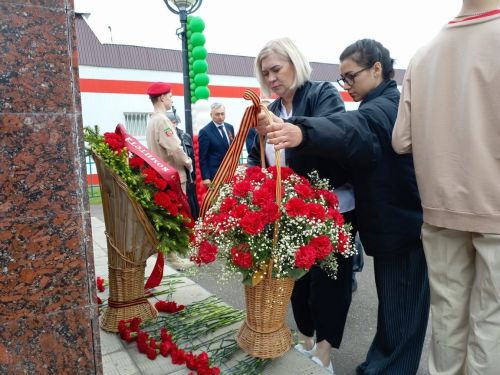 На митинге в честь юбилейного Дня Победы в Старом Заинске спел хор из 80 человек