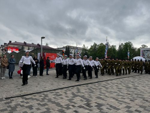 На праздновании 80-летия Победы в Заинске школьники показали строевую подготовку