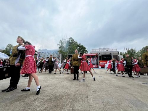 В театрализованном представлении в День Победы в Заинске приняли участие около 500 человек